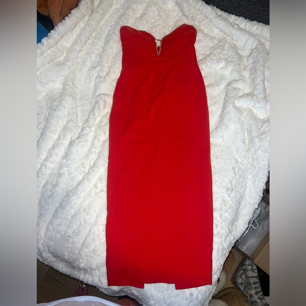 Elegant Red Midi Dress - Picture 4 of 9